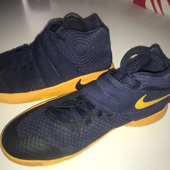 Nike Kyrie 2 basketball shoes - Picture 1 of 3